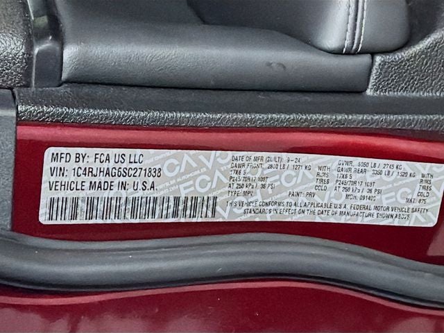 2025 Jeep Grand Cherokee Laredo