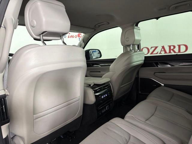 2023 Jeep Wagoneer Base