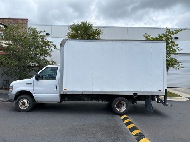 2016 Ford E-350SD Base Cutaway