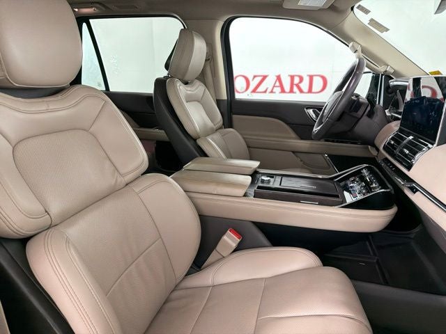 2023 Lincoln Navigator Standard