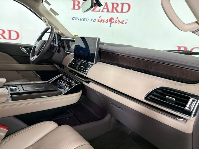 2023 Lincoln Navigator Standard