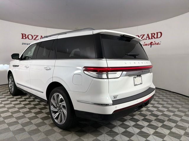 2023 Lincoln Navigator Standard