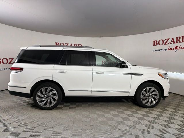 2023 Lincoln Navigator Standard
