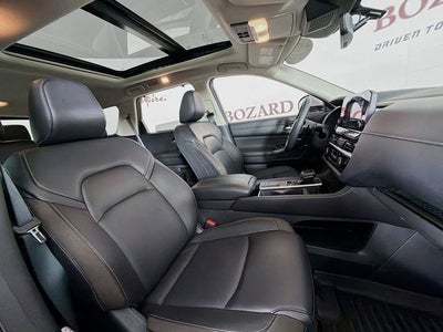 2024 Nissan Pathfinder SL