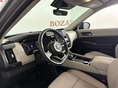 2025 Nissan Pathfinder SL