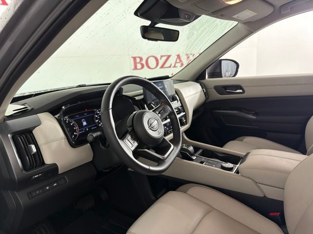 2025 Nissan Pathfinder SL