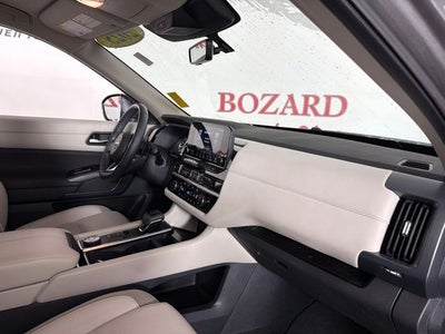 2025 Nissan Pathfinder SL