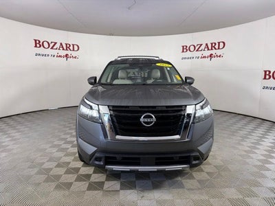 2025 Nissan Pathfinder SL