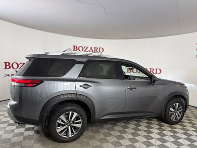 2025 Nissan Pathfinder SL