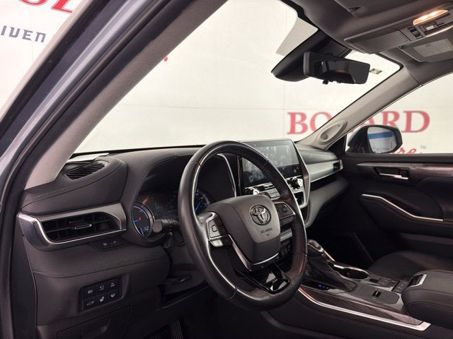 2021 Toyota Highlander Hybrid Platinum