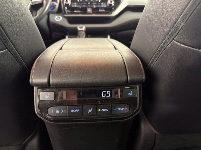 2021 Toyota Highlander Hybrid Platinum