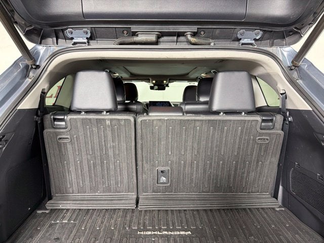 2021 Toyota Highlander Hybrid Platinum