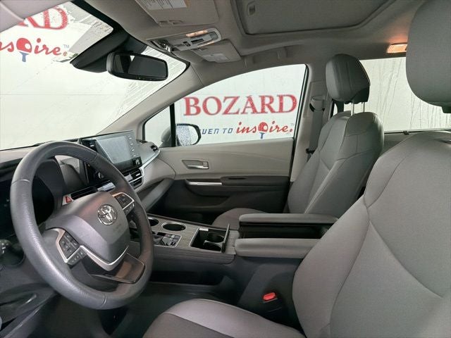 2022 Toyota Sienna XLE 8 Passenger