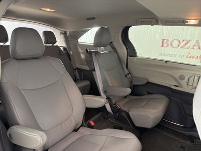 2022 Toyota Sienna XLE 8 Passenger