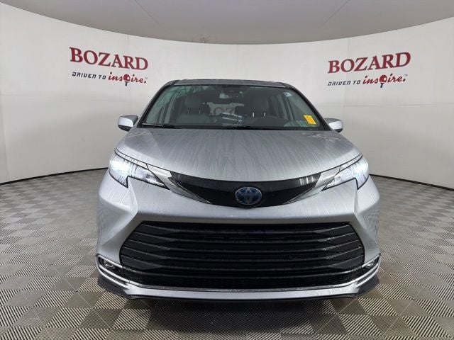 2022 Toyota Sienna XLE 8 Passenger