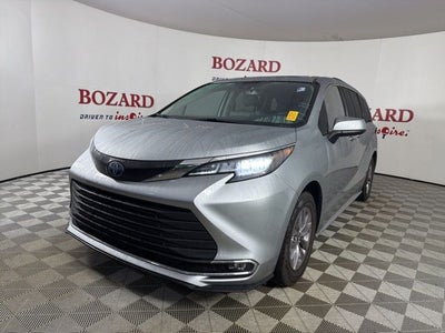 2022 Toyota Sienna XLE 8 Passenger