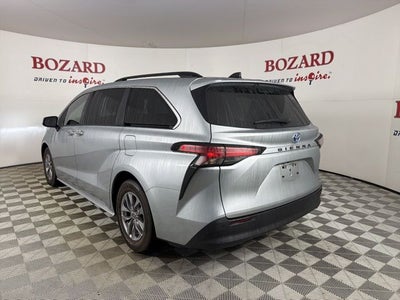 2022 Toyota Sienna XLE 8 Passenger