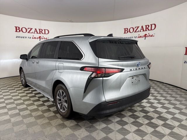 2022 Toyota Sienna XLE 8 Passenger