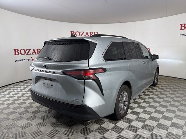 2022 Toyota Sienna XLE 8 Passenger
