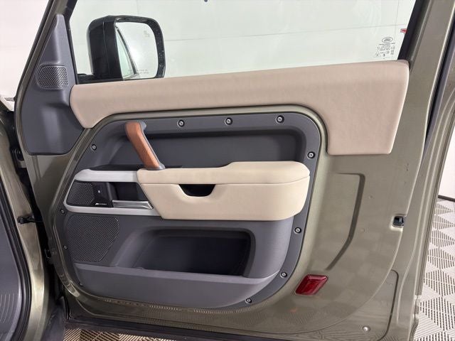 2024 Land Rover Defender 90 S