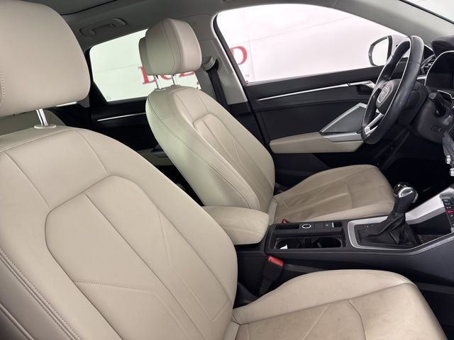 2022 Audi Q3 Premium quattro