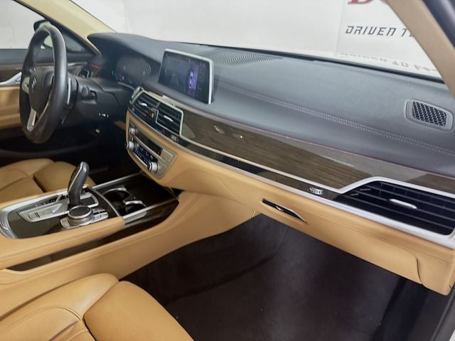 2022 BMW 7 Series 740i
