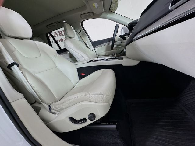 2023 Volvo XC90 B6 Plus 6-Seater