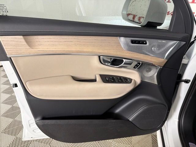 2026 Volvo XC90 B6 Ultra