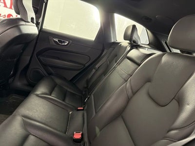 2020 Volvo XC60 T5 Momentum