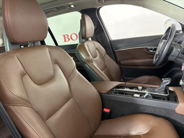 2020 Volvo XC90 T6 Momentum