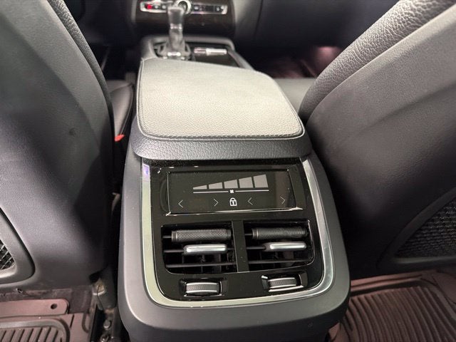 2018 Volvo XC90 T6 Momentum