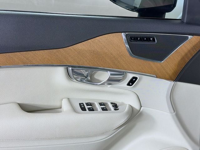 2021 Volvo XC90 Recharge Plug-In Hybrid T8 Inscription Expression 7 Passenger