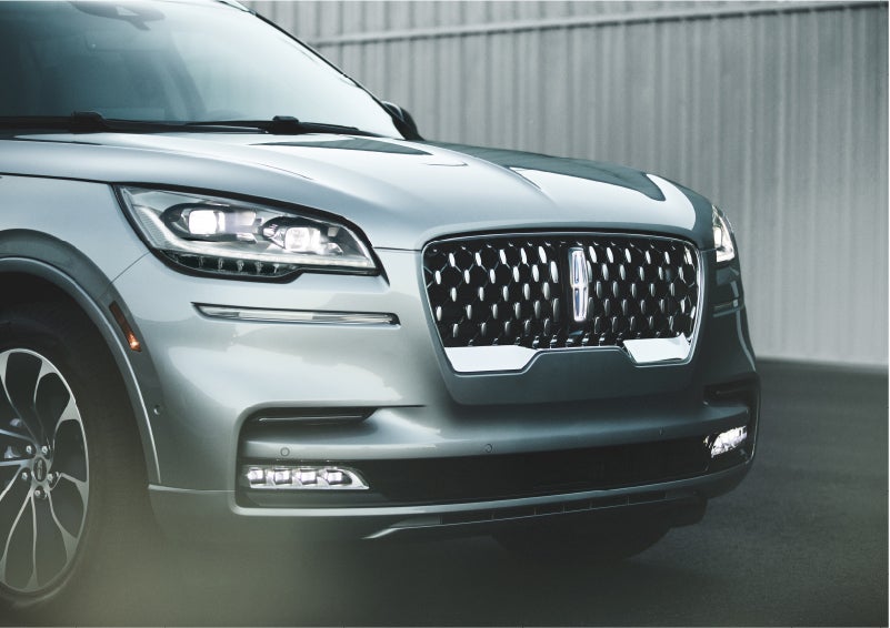 The available adaptive pixel LED headlamps of the 2023 Lincoln Aviator® SUV activated | Bozard Lincoln in Saint Augustine FL