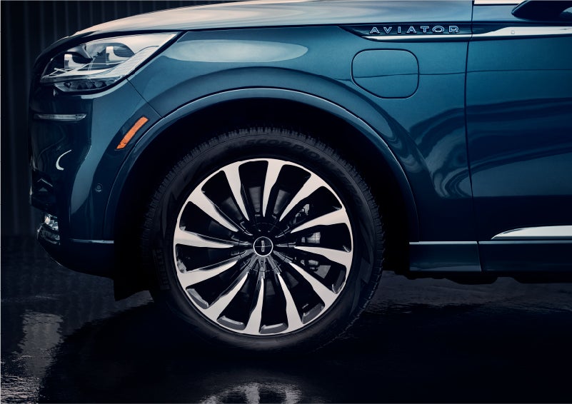 The 2023 Lincoln Aviator® Black Label Grand Touring model with unique 12-spoke wheel | Bozard Lincoln in Saint Augustine FL