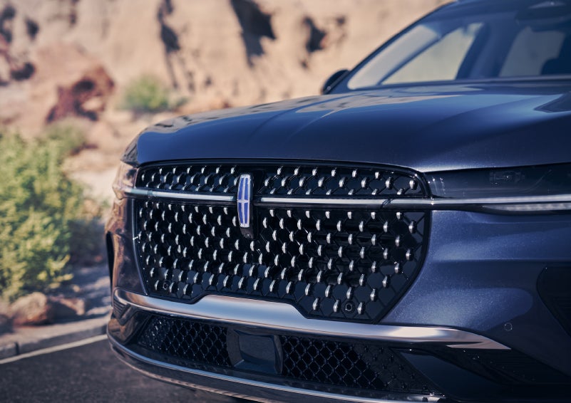 The stylish grille of a 2024 Lincoln Nautilus® SUV sparkles in the sunlight. | Bozard Lincoln in Saint Augustine FL