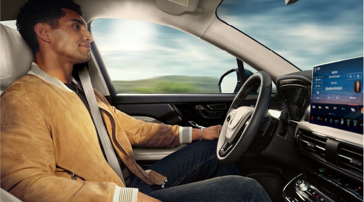 A person is shown using Lincoln BlueCruise hands-free highway driving technology on a divided highway in a hands-free Blue Zone. | Bozard Lincoln in Saint Augustine FL